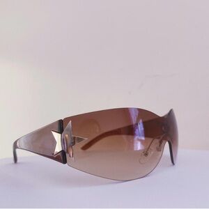 Elegant Brown Sunglasses with Star Accent